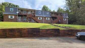 1471 US-52, Unit 6 in Pilot Mountain, NC - Building Photo