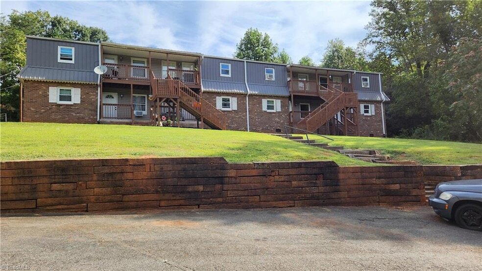 1471 US-52, Unit 6 in Pilot Mountain, NC - Building Photo