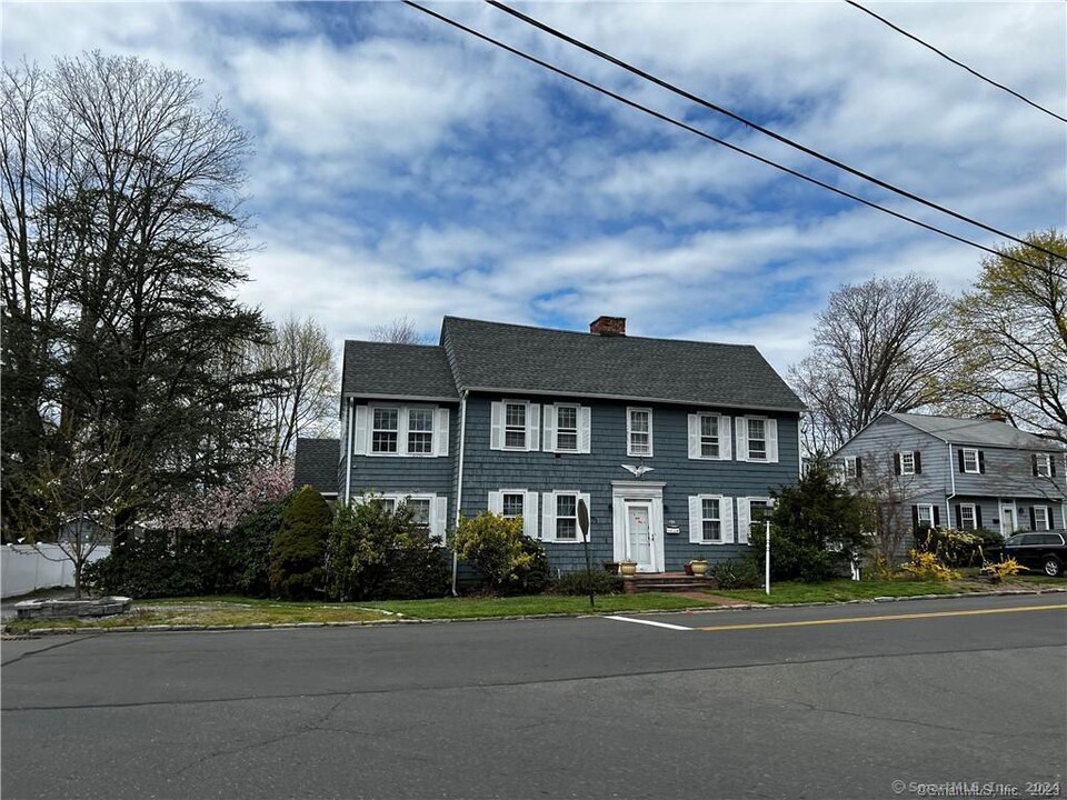 150 Maple St in Milford, CT - Foto de edificio