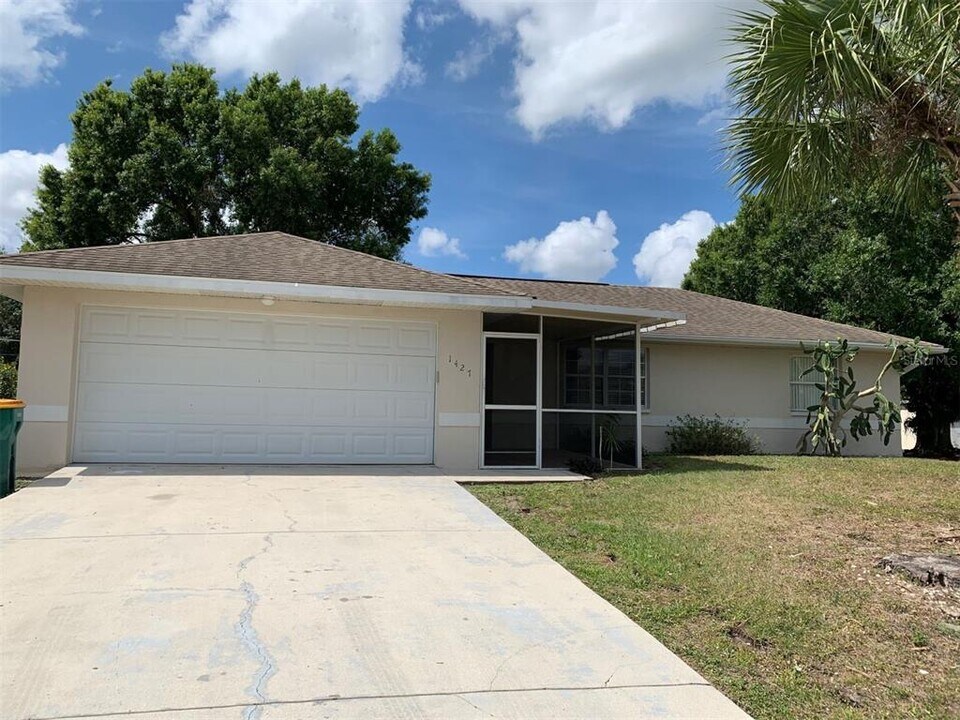 1427 Hayworth Rd in Port Charlotte, FL - Building Photo