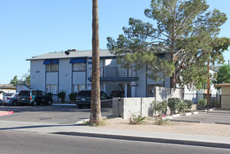 Crestview Apartments in Phoenix, AZ - Building Photo - Building Photo