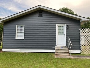 1159 E Old Pass Rd in Long Beach, MS - Foto de edificio - Building Photo