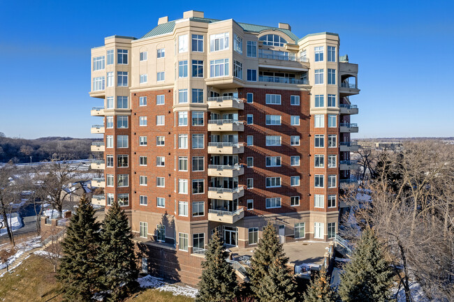 Normandale Tower in Bloomington, MN - Foto de edificio - Building Photo