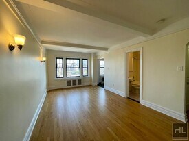Christopher Street, Unit 13J in New York, NY - Building Photo