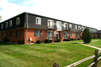 Falcon Crest Apartments in St. Clair Shores, MI - Foto de edificio - Building Photo