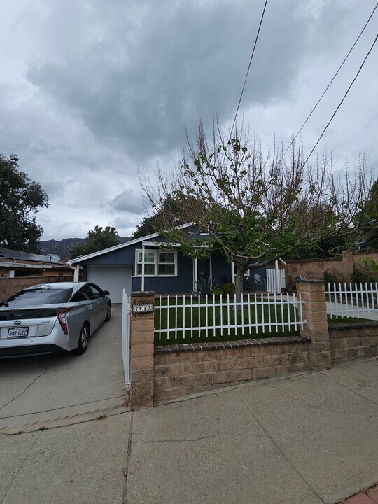 7617 Wentworth St in Tujunga, CA - Building Photo