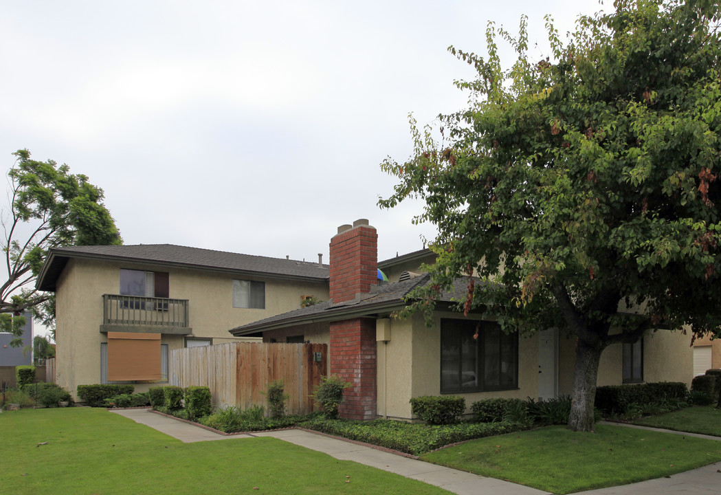 1210 S Sunburst Way in Anaheim, CA - Building Photo