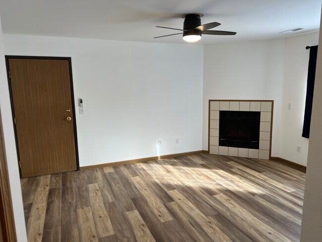 457 N Front St, Unit 205 in North Liberty, IA - Building Photo - Building Photo