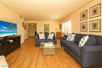 666 3rd St S in Naples, FL - Building Photo - Building Photo