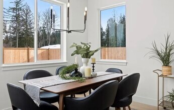 218 N 54th Pl in Mount Vernon, WA - Building Photo - Building Photo