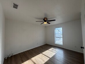 1902 Falcon Dr in Portland, TX - Building Photo - Building Photo