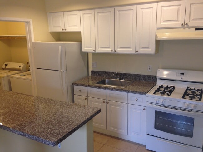 1950 S Bentley Ave in Los Angeles, CA - Building Photo - Building Photo