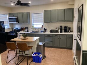 342 Crescent St, Unit 342-1 in Waltham, MA - Foto de edificio - Building Photo