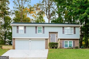 6833 Arabian Terrace in Stonecrest, GA - Building Photo