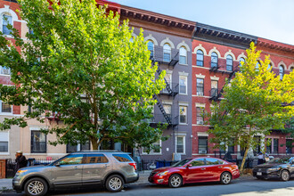 366 Montgomery St in Brooklyn, NY - Building Photo - Primary Photo