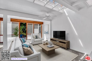 6456 Surfside Way in Malibu, CA - Building Photo