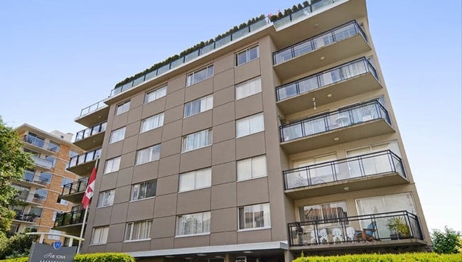 The Iona in West Vancouver, BC - Building Photo - Building Photo