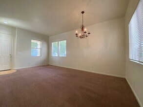 50 Cakebread Cir in Sacramento, CA - Building Photo - Building Photo
