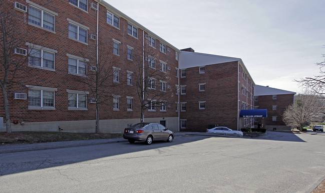 Dillon Heights Apartments in Worcester, MA - Foto de edificio - Building Photo