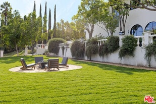 5192 Parkway Calabasas in Calabasas, CA - Building Photo