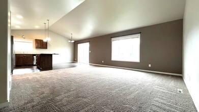 1035 29th Ave W in West Fargo, ND - Foto de edificio - Building Photo