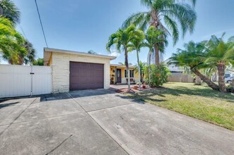 125 Richland Ave in Merritt Island, FL - Foto de edificio - Building Photo