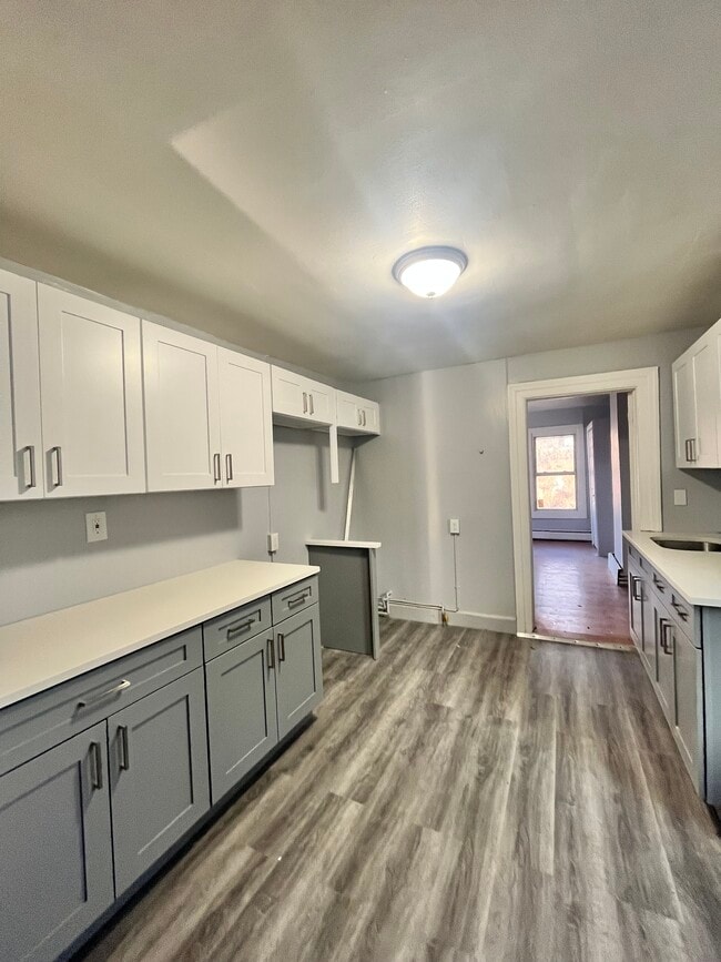 56 Atlantic St, Unit 1 in Jersey City, NJ - Foto de edificio - Building Photo