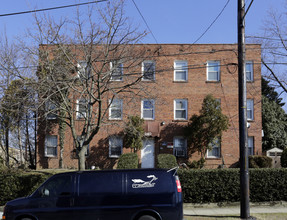 240 34th St SE in Washington, DC - Foto de edificio - Building Photo