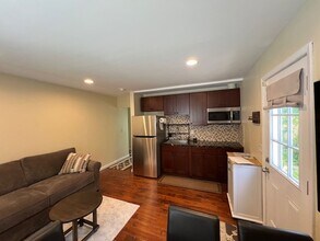 6022 E Larkellen Ct in Oak Park, CA - Building Photo - Building Photo
