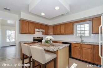 5 Moody Ave in Fairfield, CT - Foto de edificio - Building Photo