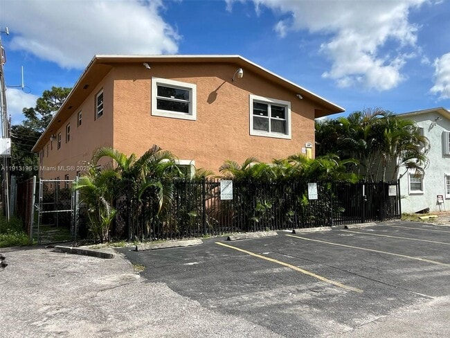 608 SW 16th Ave in Fort Lauderdale, FL - Building Photo - Building Photo