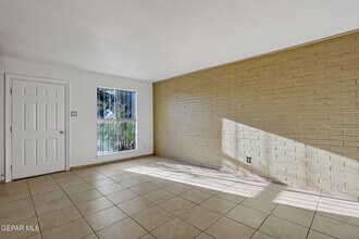10068 Oakwood Dr in El Paso, TX - Building Photo - Building Photo
