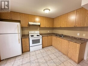 124 Meandering Trail in Toronto, ON - Building Photo - Building Photo