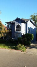 1285 Farragut Cir in Davis, CA - Foto de edificio - Building Photo