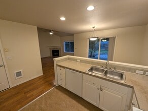 3144 SE Sternwheeler Dr in Corvallis, OR - Building Photo - Building Photo