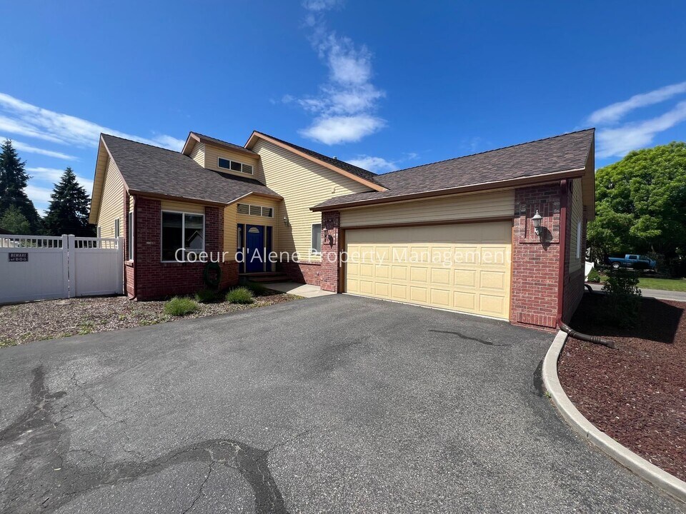1772 E Bruce Rd in Hayden, ID - Building Photo