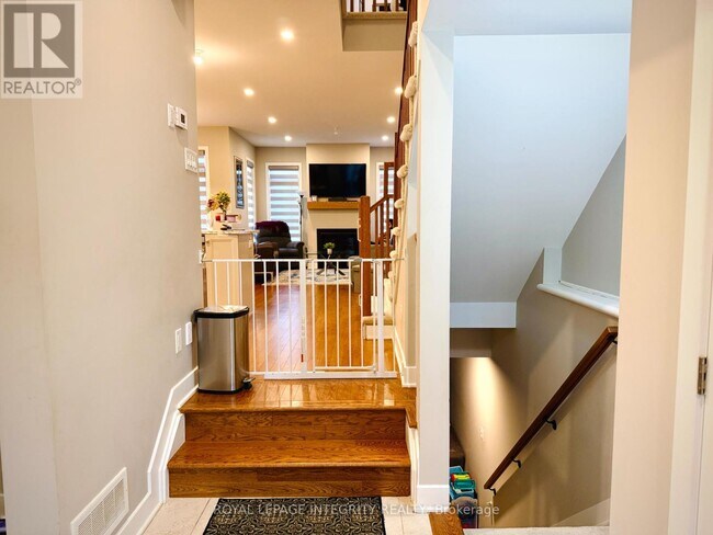 550 Borbridge Ave in Ottawa, ON - Building Photo - Building Photo