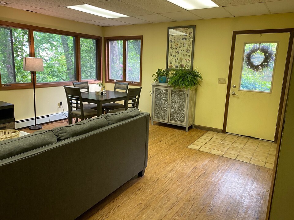 145 Oakwood Rd, Unit 1 FL in Port Jefferson, NY - Building Photo