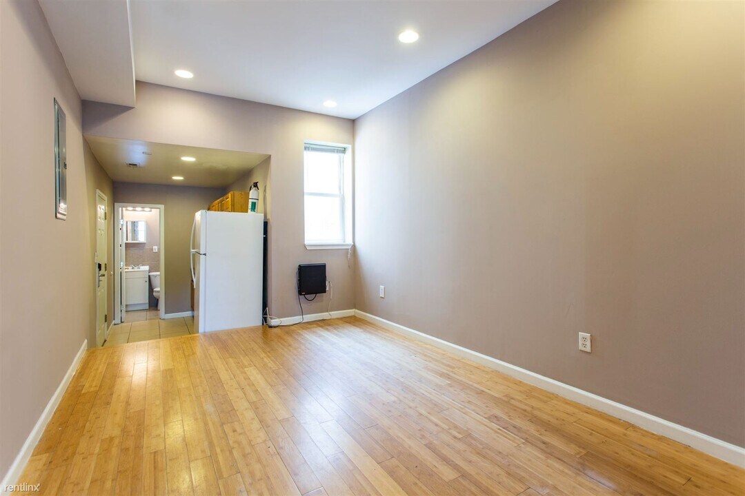 1745 Willington St Photo