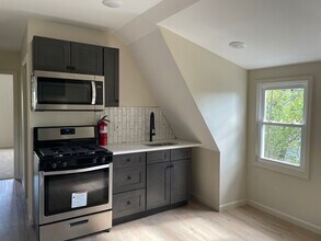 140 Fabyan Pl, Unit #3 in Newark, NJ - Foto de edificio - Building Photo