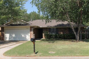 2325 Apple Way in Edmond, OK - Building Photo