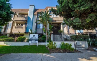 Chateau Woodley Hart Apartments in Van Nuys, CA - Building Photo