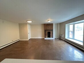 327 Van Brunt St in Brooklyn, NY - Building Photo - Building Photo