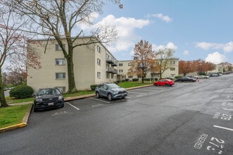 The Fairmont in West Hyattsville, MD - Foto de edificio - Building Photo