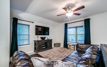 318 Clorinda in San Antonio, TX - Building Photo - Building Photo