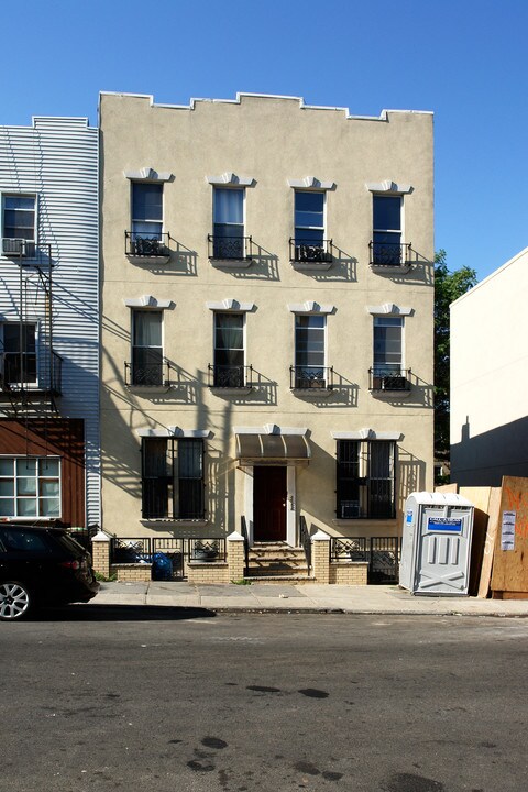 210 21st St in Brooklyn, NY - Building Photo