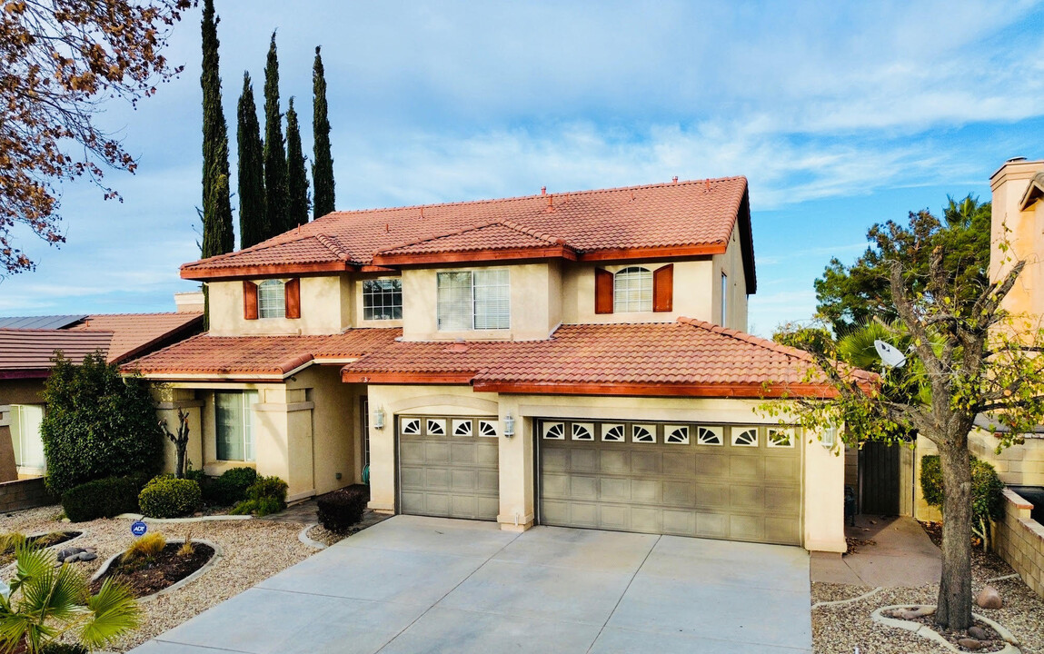 3937 Vitrina Ln in Palmdale, CA - Building Photo