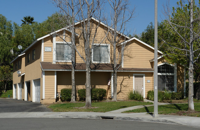 2399 Mt. Humphries Cir in Corona, CA - Foto de edificio - Building Photo