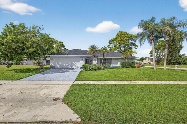 100 Miramar Ave in Royal Palm Beach, FL - Building Photo - Building Photo