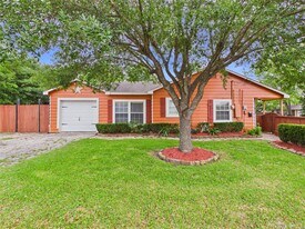 1213 W Sidnor St in Alvin, TX - Building Photo